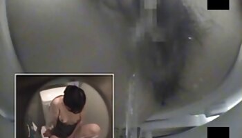 Des melons porno hard femme fontaine massifs rebondissent sur une grosse bite