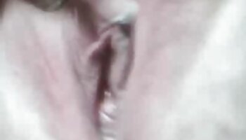 Ladyboy Naomi films pornos amateurs suce et baise