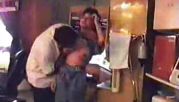 MILF veut du sexe dans la salle de gym porno gratuit lesbienne