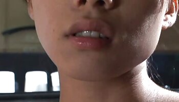 Monster BBC porno dingue lesbienne sodomise une petite latina