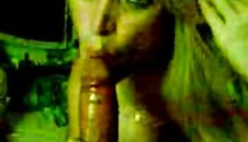 L'adolescente espiègle Lovenia Lux attaquée anale par une video porno adultes bite monstrueuse dans son appartement