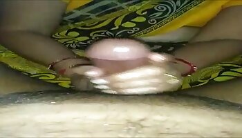 Liz Jordan video lesbienne pornodingue aide le frère d'un ami à se détendre avec une baise rapide