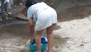 Maman adore sucer trois bites à les vidéos pornographiques la fois