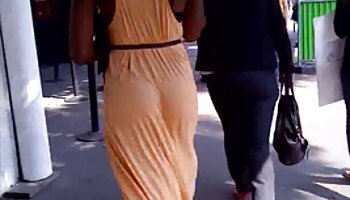Mes amis ont des relations sexuelles x porno gratuit anales dans un magasin de vêtements