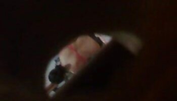 Séance de pipe intense avec film x gratuit perfect une mignonne aux cheveux corbeau