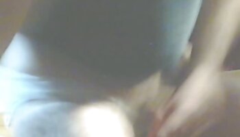 Parents matures porno lesbienne gratuit ayant des relations sexuelles à minuit