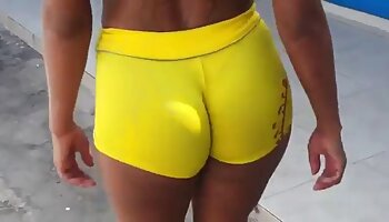 Merveilleuse blonde porno allemand perce son vagin