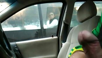 MyDirtyHobby - Une fille en chaleur a failli se faire prendre en film vidéo porno train de se masturber et de gicler en public